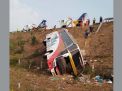 Bus Kramat Jati Terguling di Tol Sumo, 2 Orang Tewas dan 15 Terluka