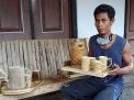 Melihat Kerajinan Cangkir hingga Teko dari Bambu di Ponorogo