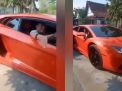 Viral Crazy Rich asal Desa Ngayung, Lamongan Pulang Kampung Pakai Lamborghini