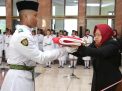 Kukuhkan Paskibraka, Risma: Kibarkan Merah Putih ke Seluruh Dunia