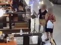 Viral Dua Wanita Seksi Diduga Mencuri Tas di Mal