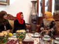 Bawa Misi Pemenangan Jokowi, Puti Guntur Berkunjung ke Rumah Khofifah