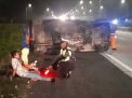 Pikap Muat Sayur Terguling di Tol Sumo, 2 Orang Terluka