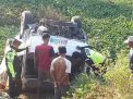 Elf Tabrak Pembatas Tol Jombang Hingga Terbalik, 3 Orang Terluka