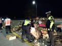 Pikap Muat Anak Ayam Terperosok di Tol Jombang, 2 Orang Terluka