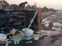 Muat Arak, Pikap Grand Max Terguling di Tol Jombang