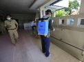 Antisipasi Corona, Pemkot Semprot Disinfektan di Ruang Publik Surabaya