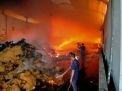 Gudang Serabut Kelapa di Banyuwangi Terbakar