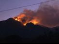 Angin dan Jurang Hambat Pemadaman Api yang Membakar Gunung Arjuno