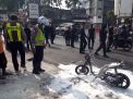 Motor Honda Beat Ludes Terbakar Dekat Sebuah Mal di Surabaya