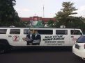 Hummer Limousin Berstiker Machfud Arifin-Mujiaman Keliling Surabaya