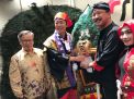 Reog Tampil di Jepang,  Bupati Beri Dadak Merak ke Wali Kota Fukuoka