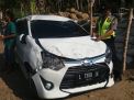 Salah Injak Gas, Mobil Mbak Sri Terbalik di Ponorogo