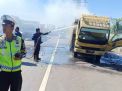 Korsleting Aki, Truk Bermuatan Pecah Belah Terbakar di Tol Sidoarjo