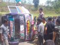 Minibus Angkut Rombongan Siswa SD Terguling di Jalur Wisata Ngawi