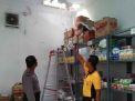 Rusak CCTV dan Jebol Plafon, Pencuri ini Bawa Kabur Rokok Hingga Sampo
