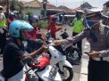 Masker dan Sembako Dibagikan pada Pengguna Jalan di Kota Probolinggo