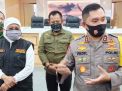 Bantu Tangani Pasien Covid-19, Kapolda Jatim Bagikan Obat asal China