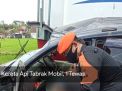 Video: Kereta Api Tabrak Mobil, 1 Tewas