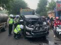 Tiga Kendaraan Tabrakan Beruntun di Mojokerto, Innova Ringsek