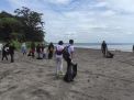 Dukung Pelestarian Geopark Ijen, Komunitas Banyuwangi Bersihkan Pantai