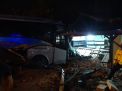 Bus Sugeng Rahayu Tabrak Rumah di Mojokerto, Sopir Terluka