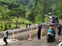 Perbaikan Jalan Malang-Kediri yang Ambles Ditargetkan Selesai Akhir Pekan ini