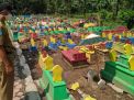 Hilangkan Kesan Seram, Komplek Makam di Ponorogo ini Dicat Aneka Warna