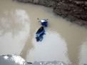 Tak Tahu Jembatan Putus, Pria Ngawi ini Terjun ke Sungai Bersama Motornya