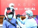 Warga NTT di Surabaya Berterima Kasih Usai Terima Vaksin