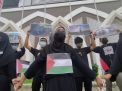 Mahasiswa UMSurabaya Gelar Teatrikal dan Galang Donasi untuk Palestina