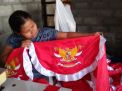 Kebanjiran Order, Perajin Bendera di Tulungagung Kesulitan Bahan Baku