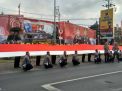 Kenang Pahlawan, Polisi Bentangkan Bendera 100 Meter di Probolinggo