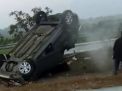 Ertiga Bawa Satu Keluarga Terbalik di Tol Jombang, 2 Orang Terluka