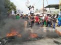 Protes Limbah 4 Pabrik, Warga Pasuruan Blokade Jalan dan Bakar Ban