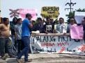 Aliansi Pemuda Duduk Sampeyan Gresik Tuntut Palang Pintu KA Otomatis