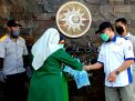 Peduli Tenaga Medis, Dua Organisasi di Gresik Bagikan Paket Kesehatan