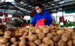 Lapak di PIOS ini Sediakan Kentang Berbagai Ukuran