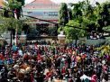 Warga Demo DPRD Tolak Bongkar Muat Batu Bara di Gresik