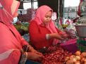 Di Pasar Induk Osowilangun Surabaya, Harga Aneka Bawang Terkendali