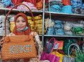 Kisah Pengrajin Tas Anyaman Plastik Ponorogo yang Naik Daun di Masa Pandemi