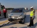 Ban Pecah, Toyota Innova Tabrak Pembatas Jalan Tol Nganjuk