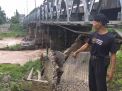 Awas! Plengsengan Jembatan Ngujang Tulungagung Ambrol