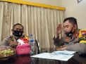 Kapolda Jatim Pakai HP Bhabinkamtibmas Sapa Pasien Covid-19 di Gresik