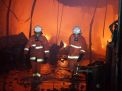 Tiga Gudang di Margomulyo, Surabaya Terbakar, Empat Petugas Terluka