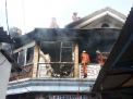 Rumah di Kawasan Padat Penduduk Surabaya Terbakar, Pemilik Terluka