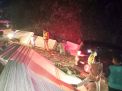Truk Tronton Bermuatan Triplek Tabrak Tebing di Ponorogo