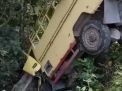 Terperosok ke Dalam Parit 8 Meter di Pacitan, Kabin Truk Hancur