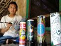 Pria Difabel asal Ngawi ini Sulap Paralon Bekas Jadi Lampu Hias