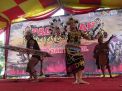 Libur Tahun Baru, Wisatawan di Pacet Disuguhi Kesenian Dayak
